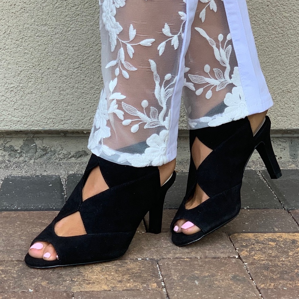 NIB Black Leather Peep Toe Slingback Sandals